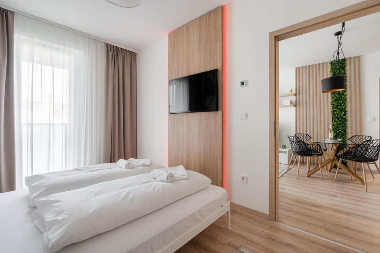 Westside River Apartment Будапеща Екстериор снимка