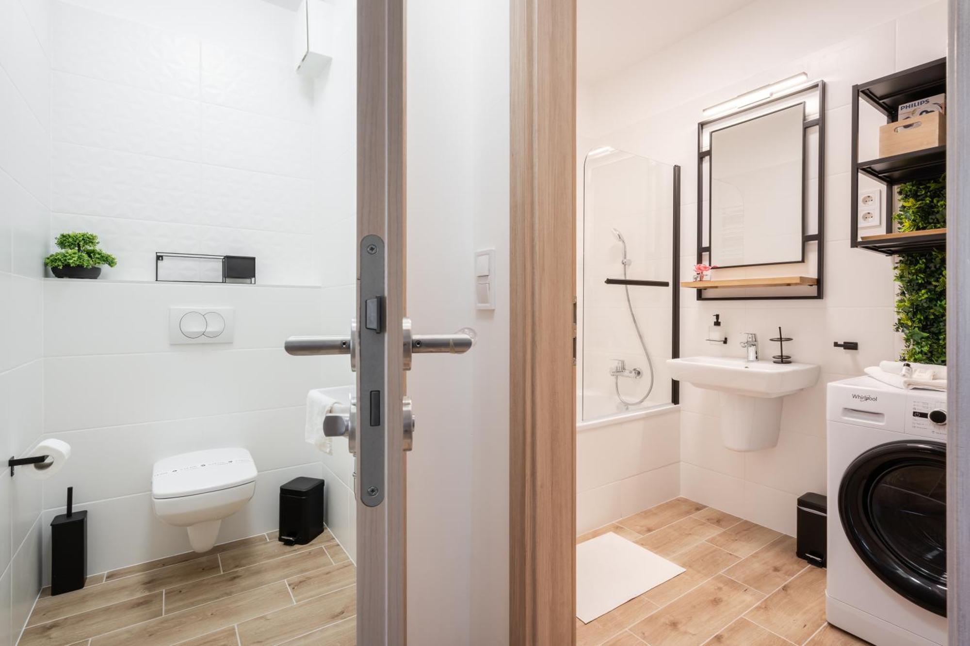 Westside River Apartment Будапеща Екстериор снимка